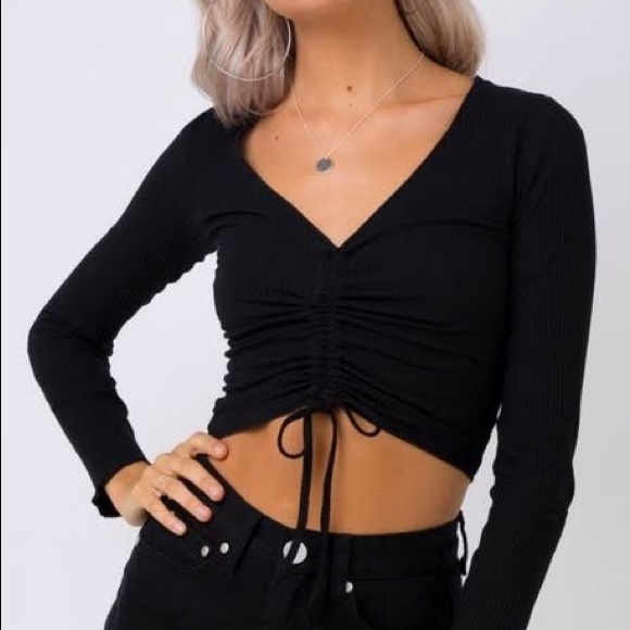 Tops - Black cinched v neck long sleeve top